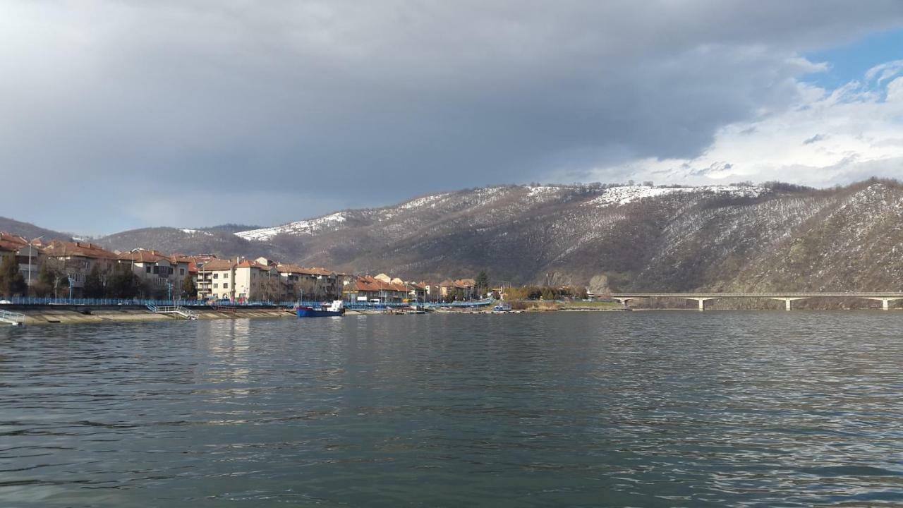 The View Apartment Orşova Eksteriør bilde